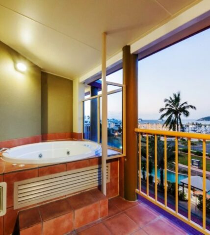 Balcony Spa Suite hi res